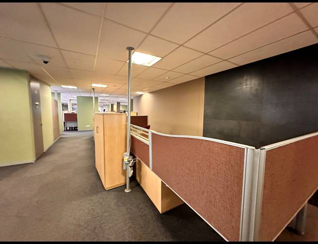 9,657M² OFFICE TO LET IN PARKTOWN